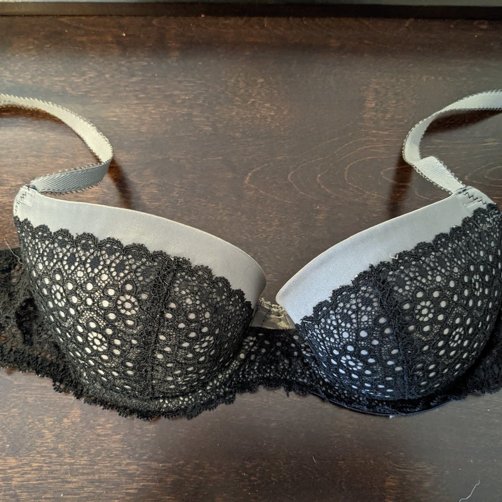 34C Aerie satin lace overlay bra in black and gray, EUC
